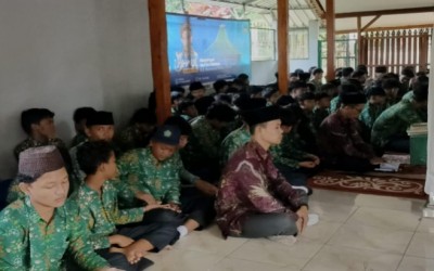 Peringati Harlah MTs ke 49 dengan Ziarah ke Makam Pendiri Madrasah